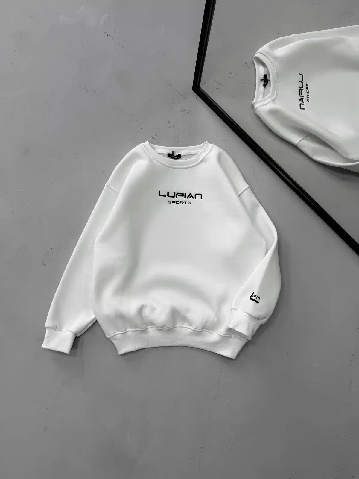 WhatsApp Image 2026-09-05 at 21.53.03 (6) LFN Göğüs Nakış Detaylı 3 İplik Oversize Sweatshirt – Beyaz - Görsel 1