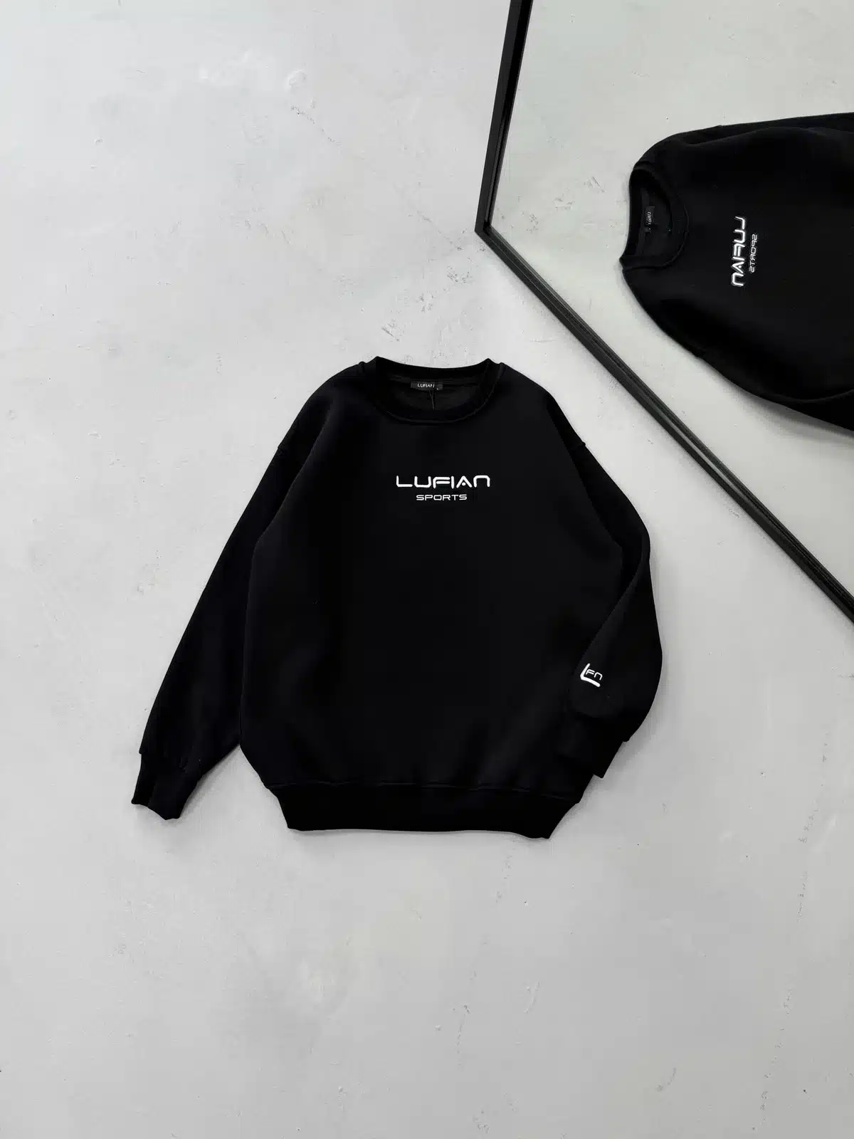 WhatsApp Image 2026-09-05 at 21.53.04 (1) LFN Göğüs Nakış Detaylı 3 İplik Oversize Sweatshirt – Siyah - Görsel 1
