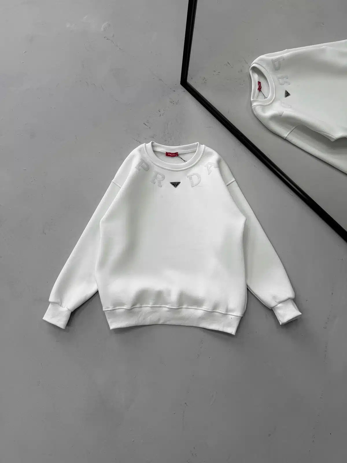 WhatsApp Image 2026-09-05 at 22.37.35 (3) PRD Göğüs Baskı&Arma Detaylı 3 İplik Oversize Sweatshirt – Beyaz - Görsel 1