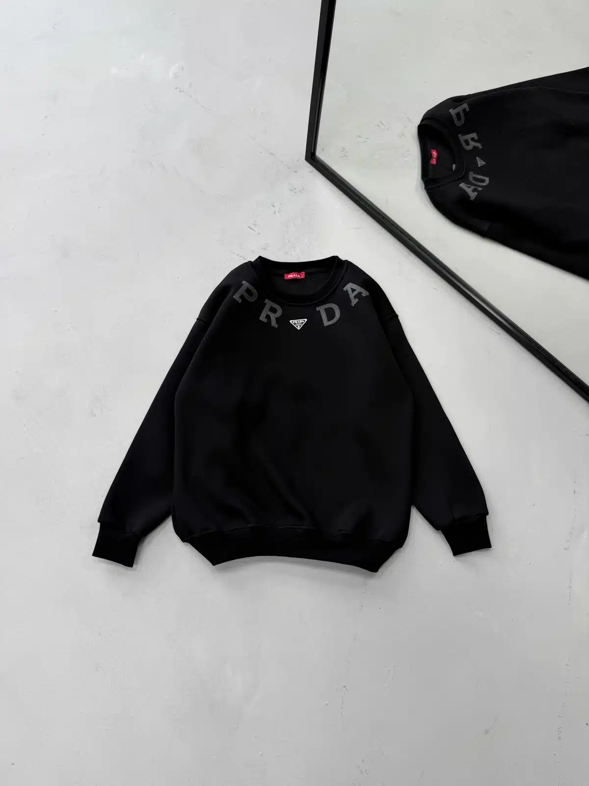 WhatsApp Image 2026-09-05 at 22.37.35 (6) PRD Göğüs Baskı&Arma Detaylı 3 İplik Oversize Sweatshirt – Siyah - Görsel 1