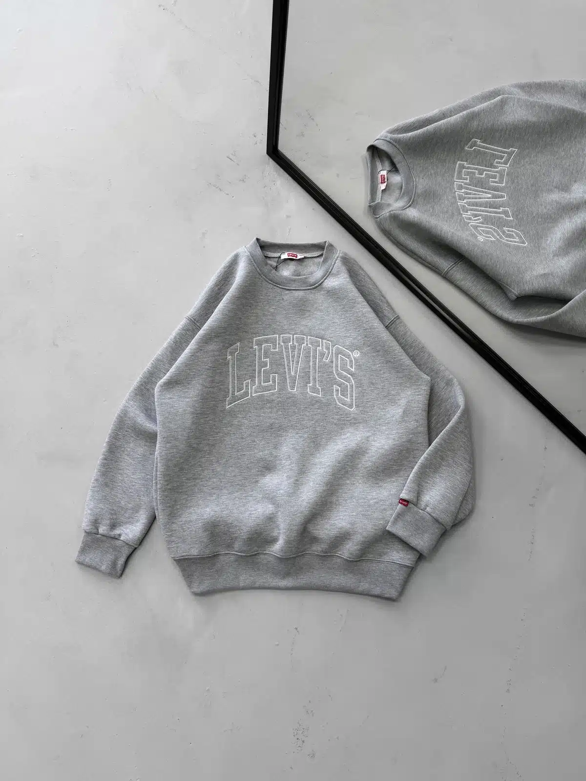 WhatsApp Image 2026-09-08 at 19.32.46 (3) LVS Göğüs Nakış Detaylı 3 İplik Oversize Sweatshirt – Gri - Görsel 1