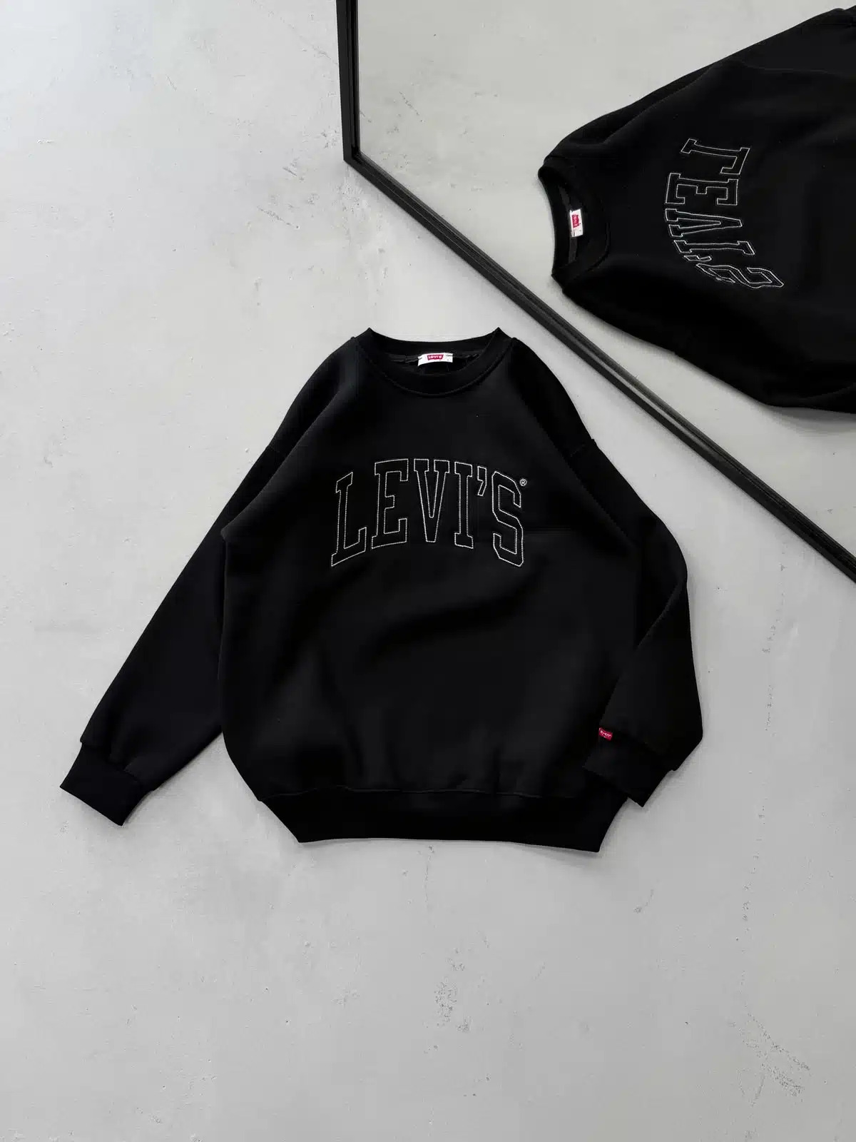 WhatsApp Image 2026-09-08 at 19.32.49 (1) LVS Göğüs Nakış Detaylı 3 İplik Oversize Sweatshirt – Siyah - Görsel 1