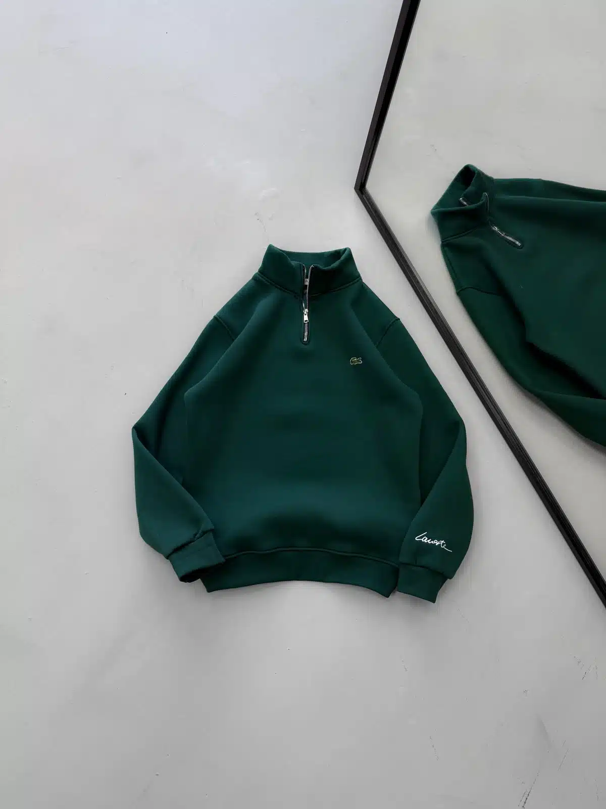 WhatsApp Image 2026-09-11 at 18.30.56 (3) LCST Nakış Detaylı Yarım Fermuarlı 3 İplik Oversize Sweatshirt – Yeşil - Görsel 1