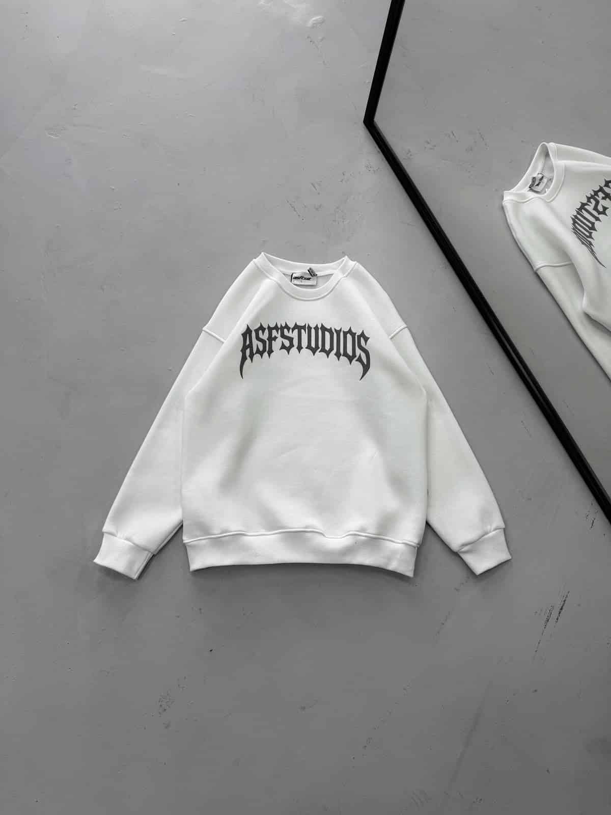 WhatsApp Image 2026-09-15 at 18.44.55 (5) ASFSTUDIOS Göğüs Baskılı 3 İplik Oversize Sweatshirt – Beyaz - Görsel 1