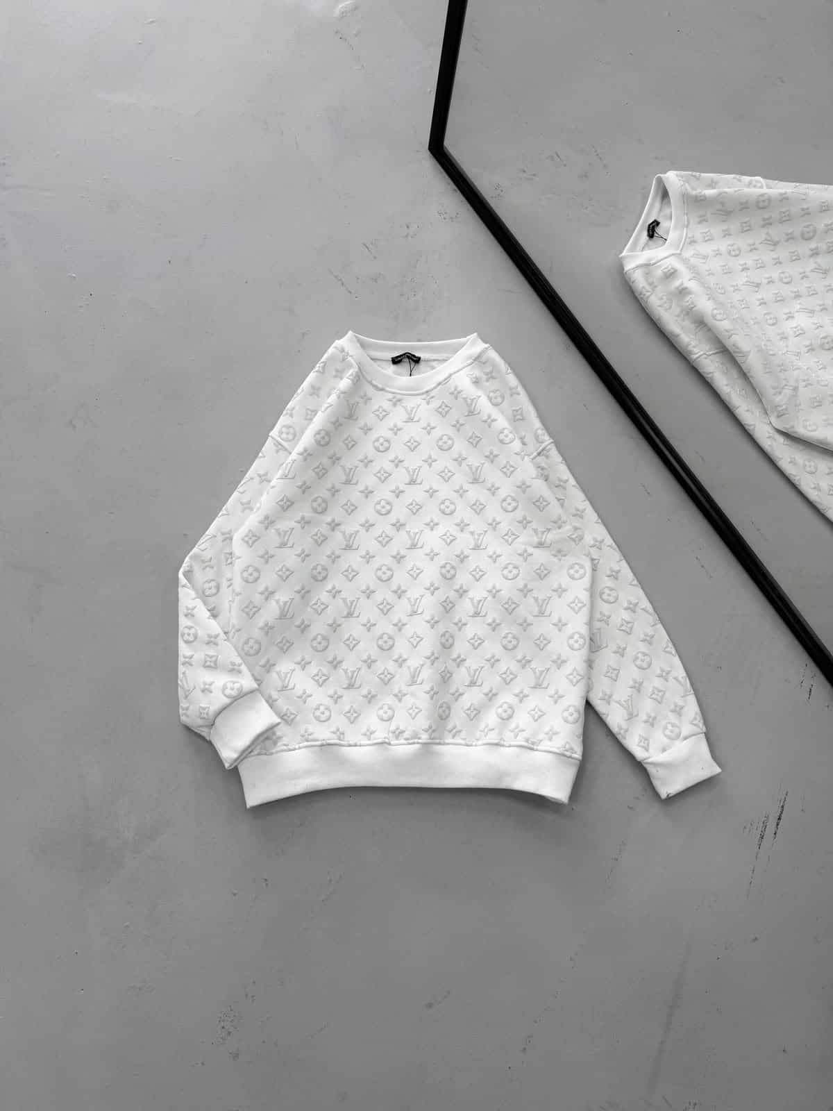 WhatsApp Image 2026-09-15 at 18.45.13 (7) LVS Flok Baskılı 3 İplik Oversize Sweatshirt – Beyaz - Görsel 1