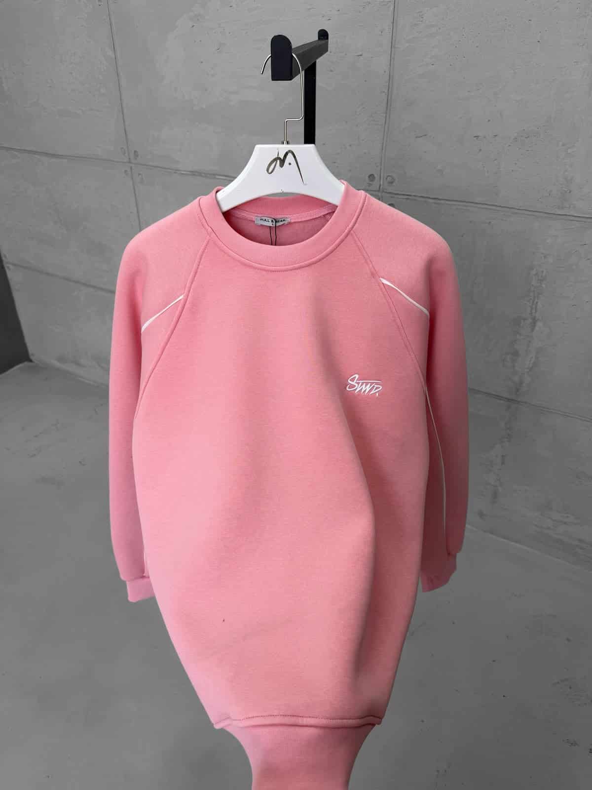 WhatsApp Image 2026-09-20 at 12.08.14 (2) ST Nakış Detaylı Arabiyeli 3 İplik Sweatshirt – Pembe - Görsel 1
