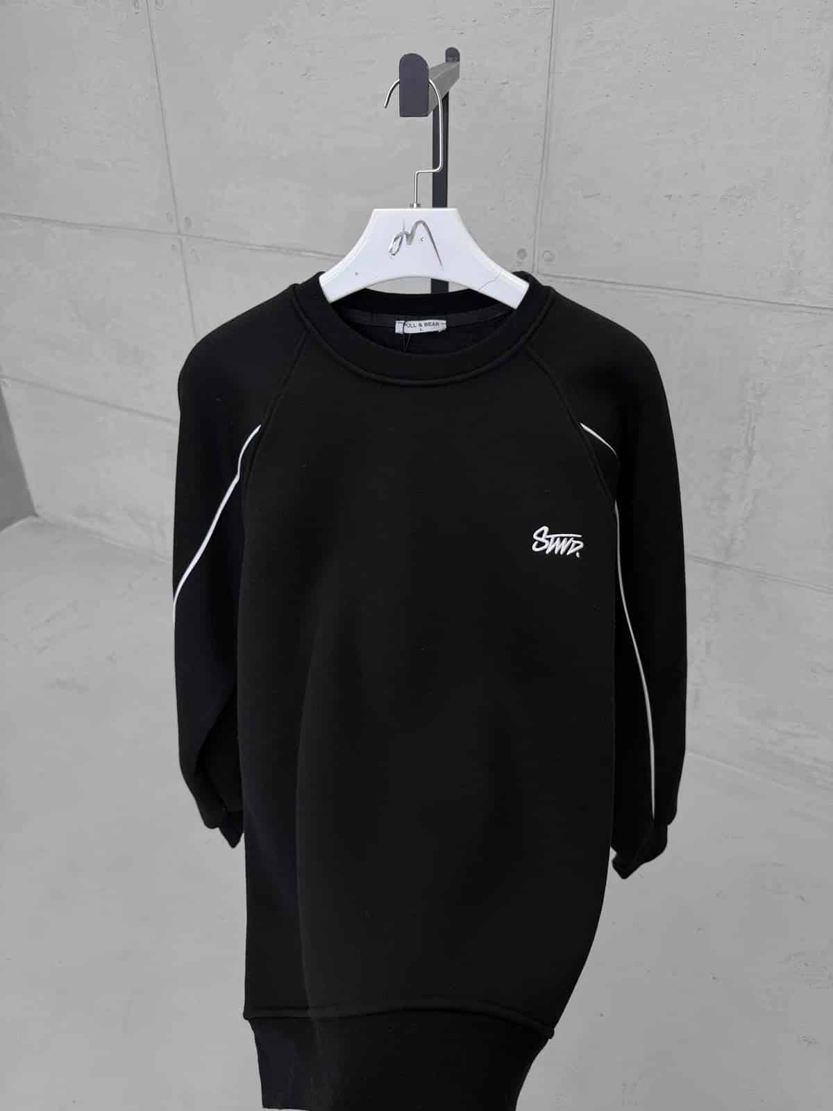 WhatsApp Image 2026-09-20 at 12.08.15 (8) ST Nakış Detaylı Arabiyeli 3 İplik Sweatshirt – Siyah - Görsel 1