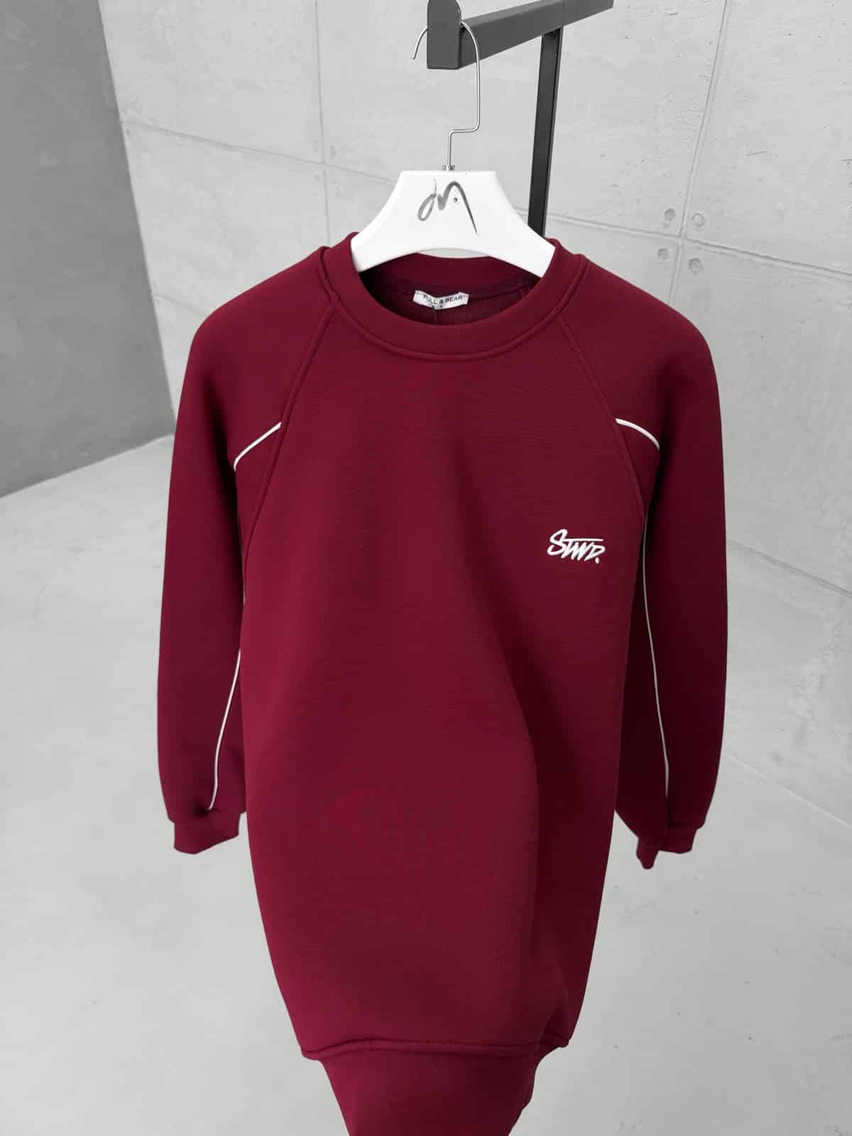 WhatsApp Image 2026-09-20 at 12.08.15 ST Nakış Detaylı Arabiyeli 3 İplik Sweatshirt – Bordo - Görsel 1