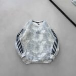 AD Gögüs Baskılı Şerit Detaylı Arabiyeli Yıkamalı 3 İplik Sweatshirt –  Beyaz