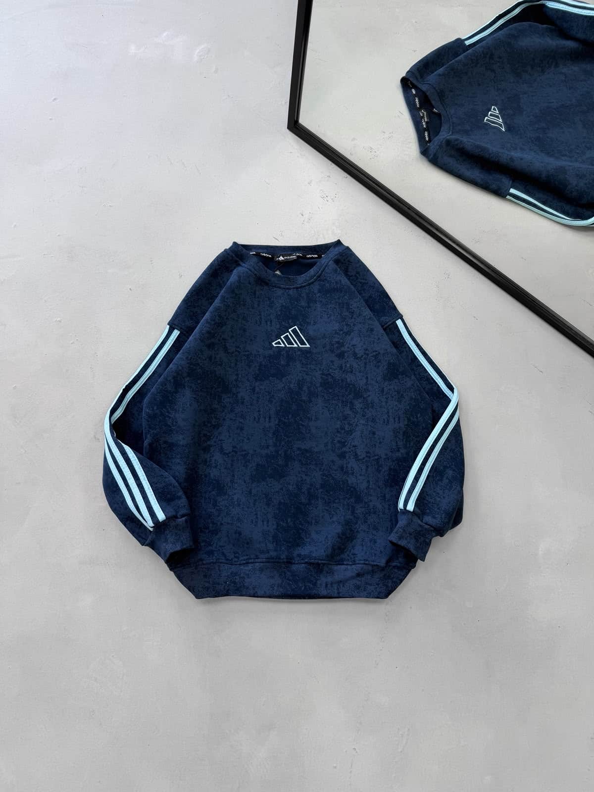 WhatsApp Image 2026-10-10 at 12.26.32 AD Gögüs Baskılı Şerit Detaylı Arabiyeli Yıkamalı 3 İplik Sweatshirt – Lacivert - Bebe Mavisi - Görsel 1