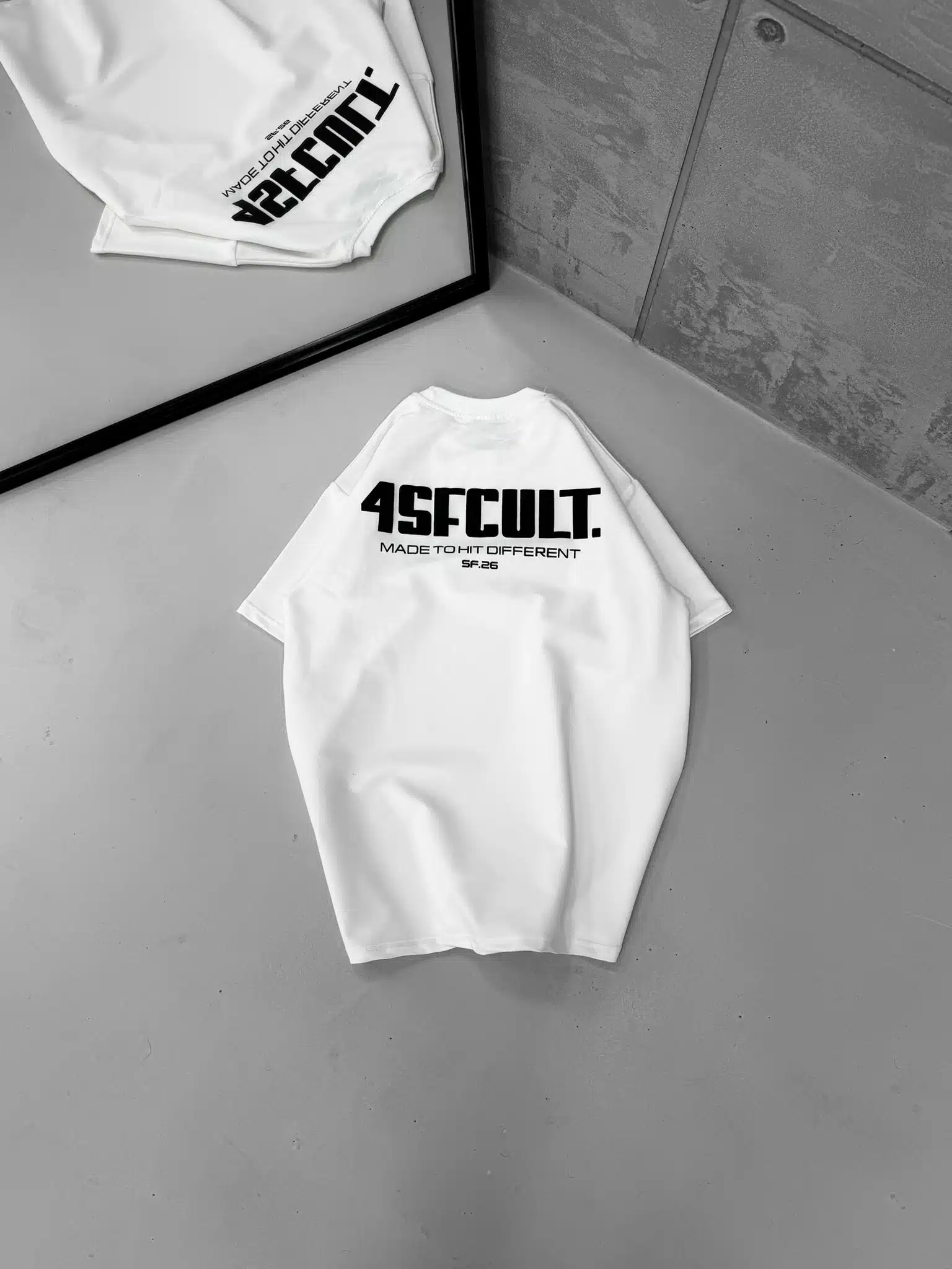 YMRD 4SFCULT. Sırt Kabartma Baskı Detaylı Bisiklet Yaka Tshirt - Beyaz - Görsel 1