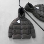 CK Arma Detaylı Nova Kumaş Kapüşonlu Şişme Mont – Füme