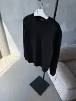 LV İşlemeli Premium Örgü Triko Kazak – Siyah