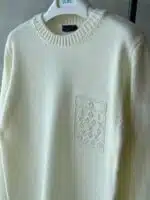 LV İşlemeli Premium Örgü Triko Kazak – Beyaz - Görsel 3